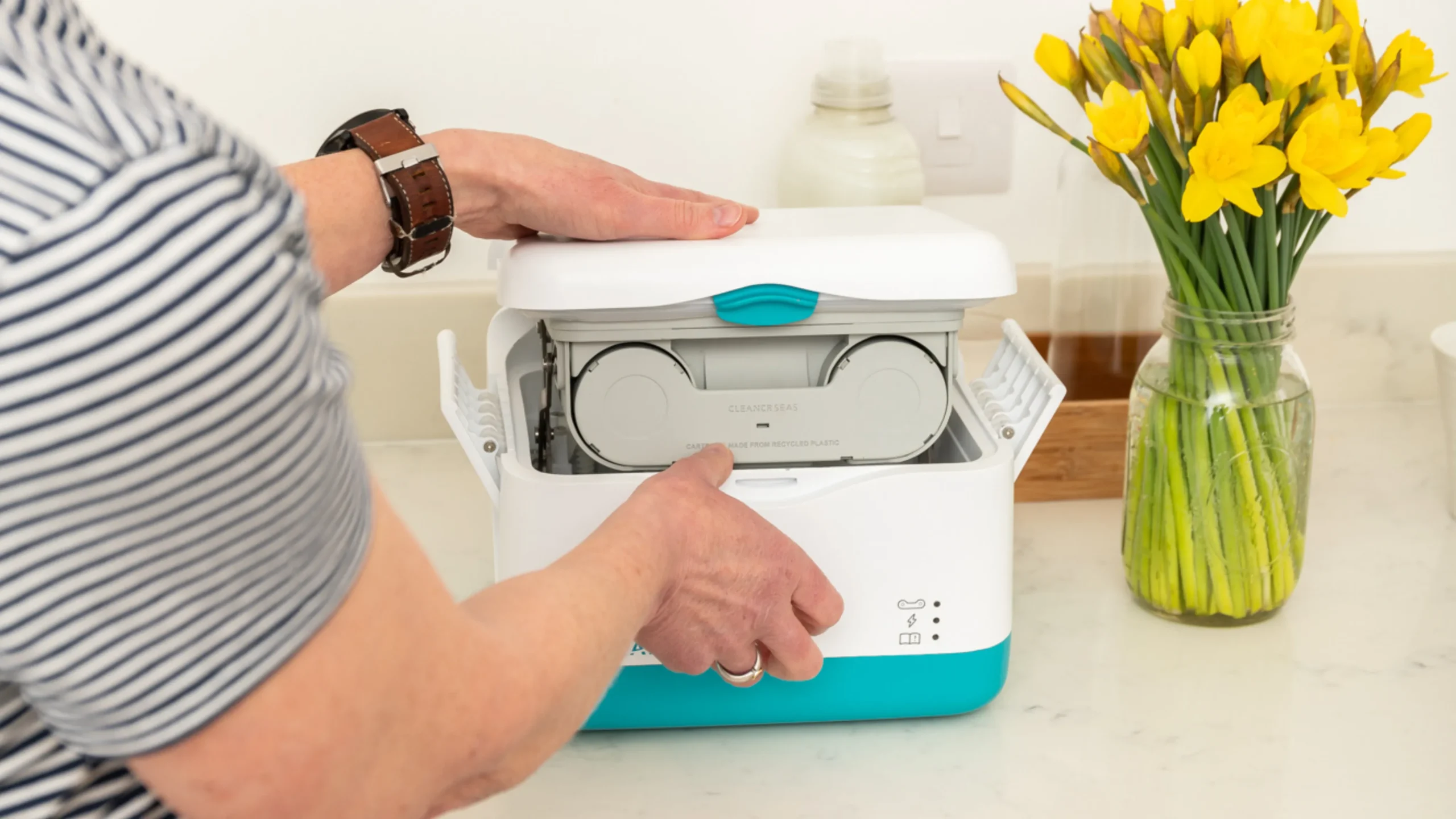 How it Works 1 Indi Lifestyle Cartridge Removal Flowers